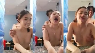 Bokep SMP abg bocil adek kaka main di dapur mumpung sepi