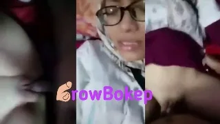 Bokep Indo Hijab Kacamata Ngewe Sama Temen Sampe Kesakitan
