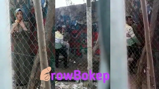 Bokep Indo Ngintip Hijab Ngentot Cowknya Kurang Modal